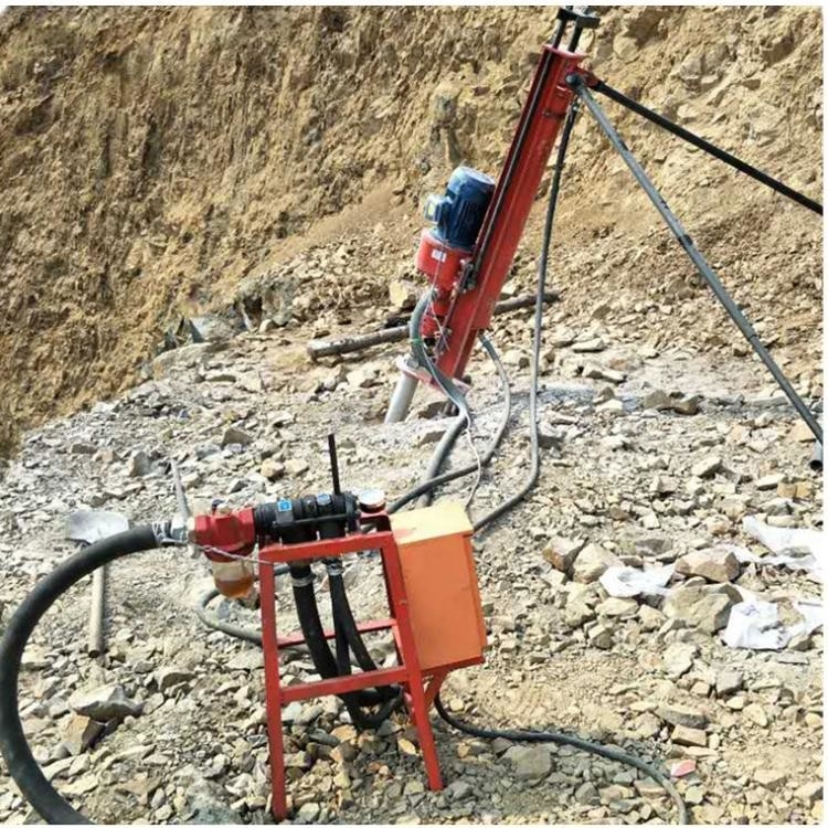 Dia 50-130mm Pneumatic Hydraulic DTH Drilling Rig For Rock Quarry Blasting