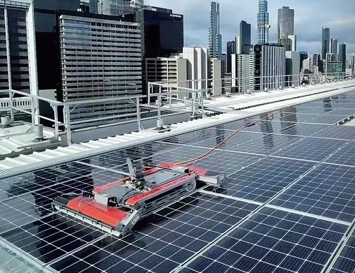 Photovoltaic cleaning robot equipment that can efficiently clean solar panels